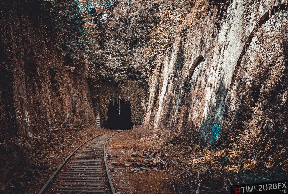 Заброшенная красота в центре Парижа