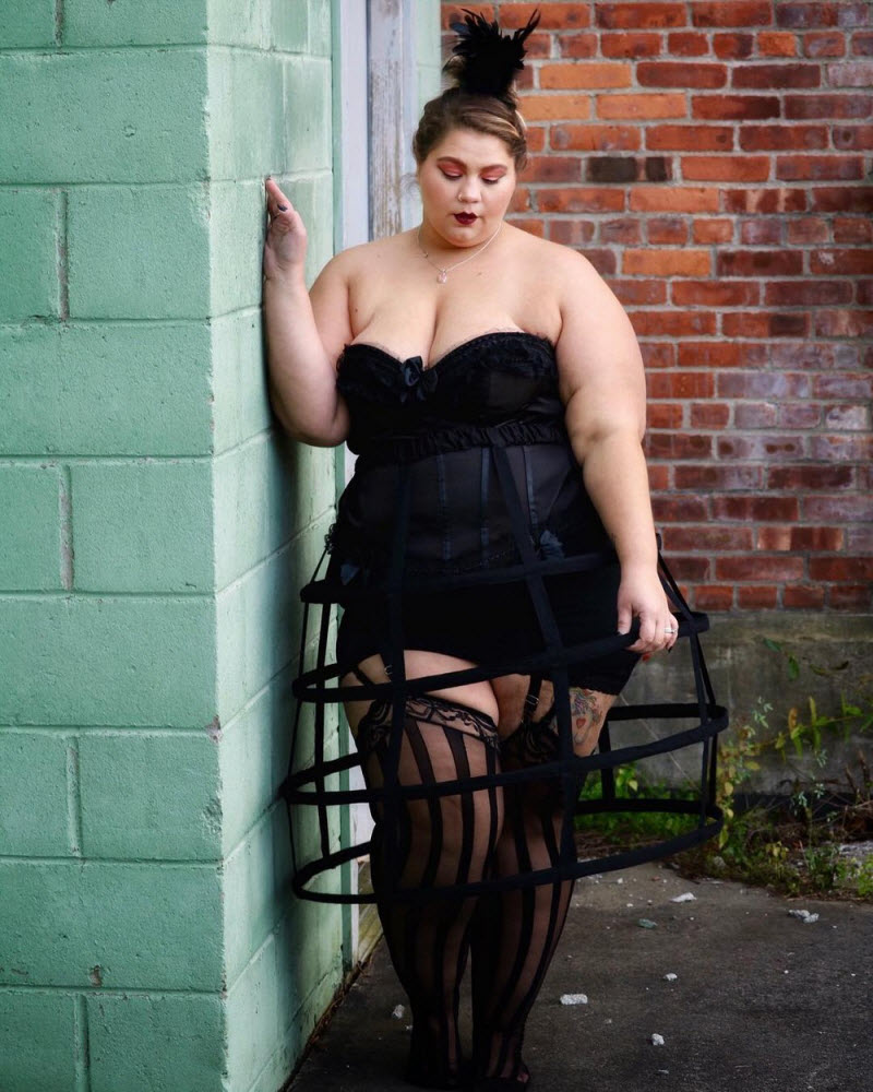 Модель plus-size настаивает на том, что большинство мужчин хотят «малышку большого размера»