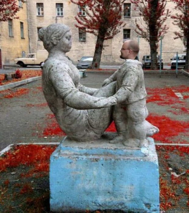 Веселые ребята развлекаются