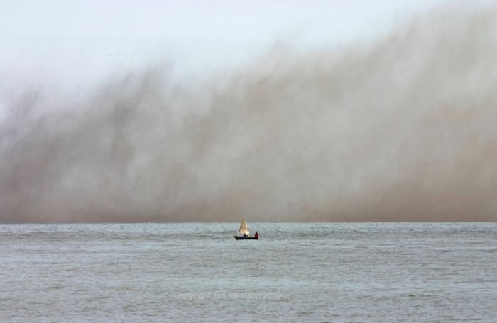 Что это над водой?