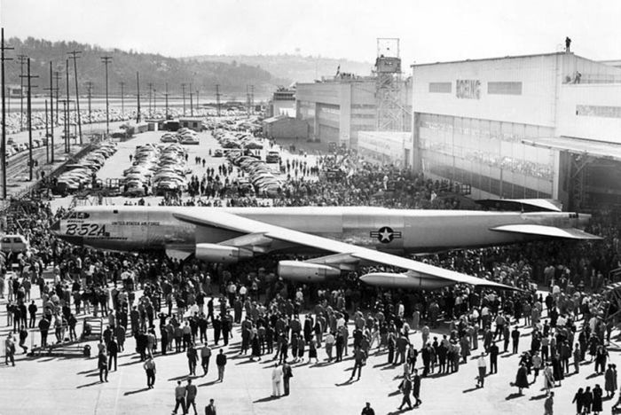 Поддельный город на крыше фабрики: как компания Boeing защищалась во время Второй мировой войны