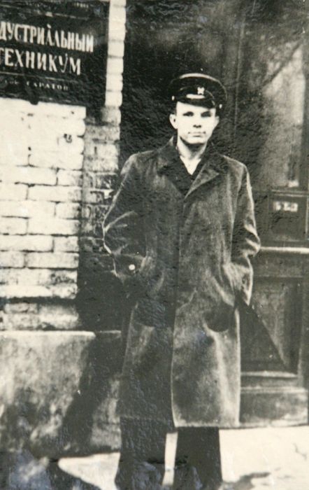 Юрий Гагарин в кругу семьи и друзей