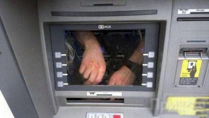 Смешные и нелепые фотографии банкоматов, веселящие своей абсурдностью до слёз