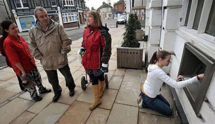 Смешные и нелепые фотографии банкоматов, веселящие своей абсурдностью до слёз