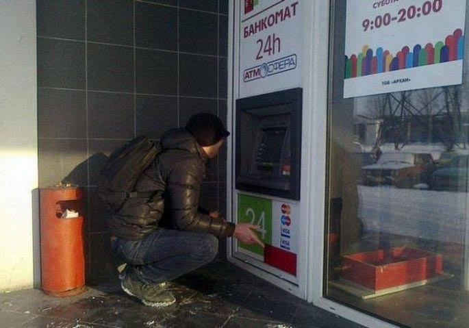 Смешные и нелепые фотографии банкоматов, веселящие своей абсурдностью до слёз