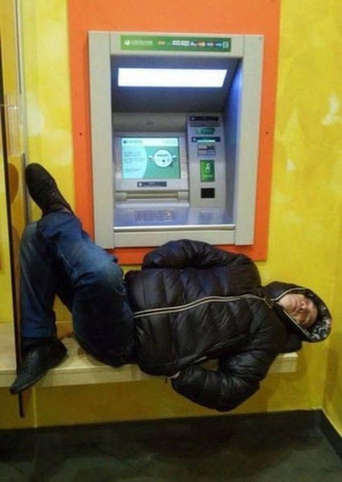 Смешные и нелепые фотографии банкоматов, веселящие своей абсурдностью до слёз