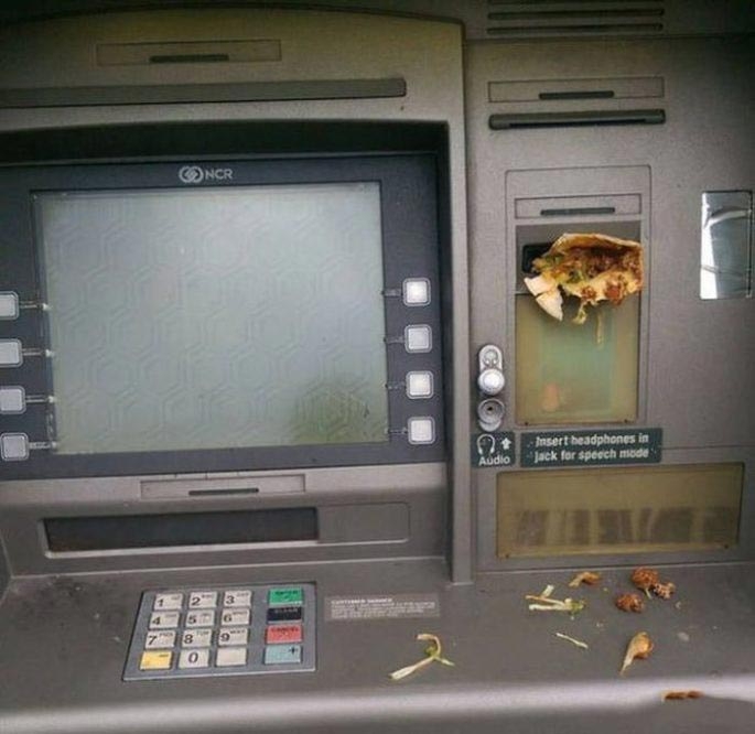 Смешные и нелепые фотографии банкоматов, веселящие своей абсурдностью до слёз