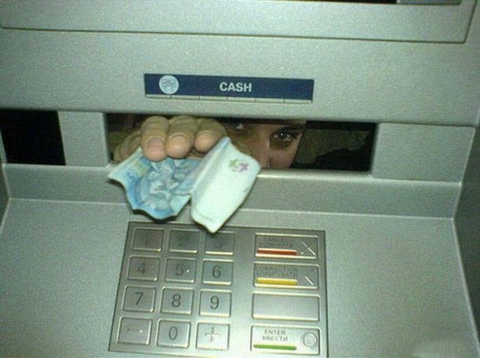Смешные и нелепые фотографии банкоматов, веселящие своей абсурдностью до слёз