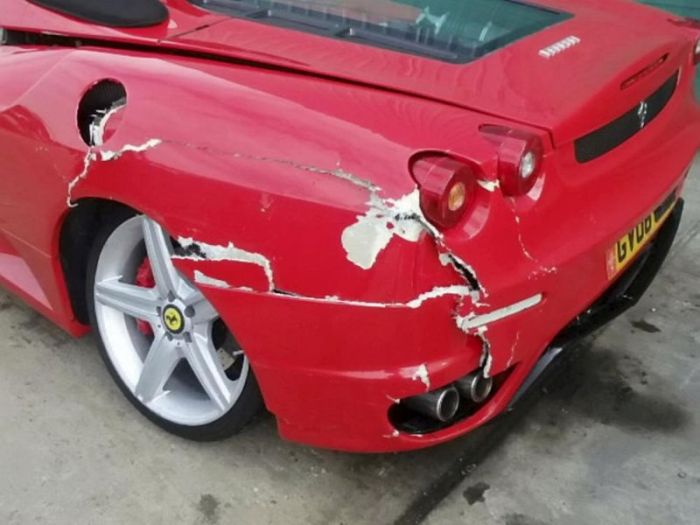 Житель Лондона переделал Toyota в Ferrari и получил крупную страховую выплату за аварию