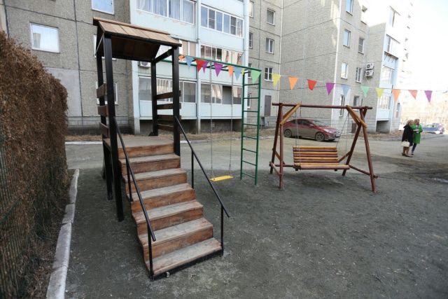 Жительнице Челябинска, построившей за своей счет детскую площадку, грозят штрафом в 100 000 рублей Жительнице Челябинска, построившей за своей счет детскую площадку, грозят штрафом в 100 000 рублей