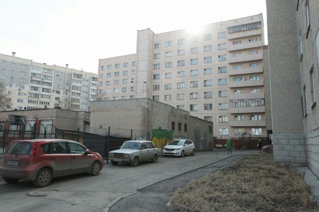Жительнице Челябинска, построившей за своей счет детскую площадку, грозят штрафом в 100 000 рублей Жительнице Челябинска, построившей за своей счет детскую площадку, грозят штрафом в 100 000 рублей