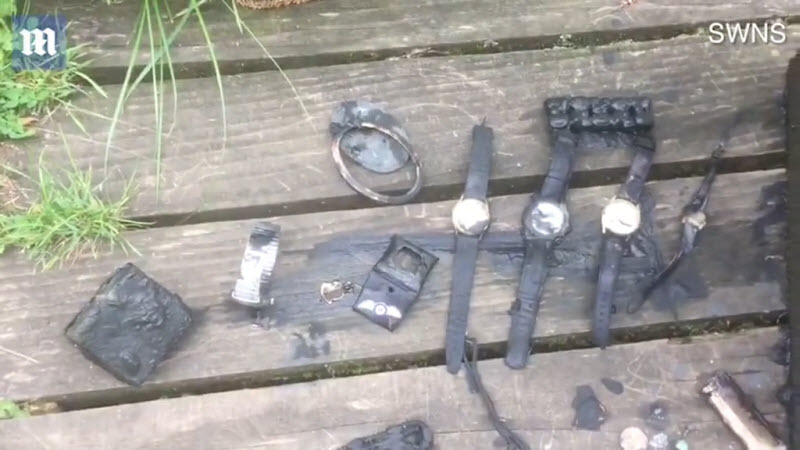 Рыбак с магнитом нашел сейф на дне озера полный драгоценностей, военных медалей и писем