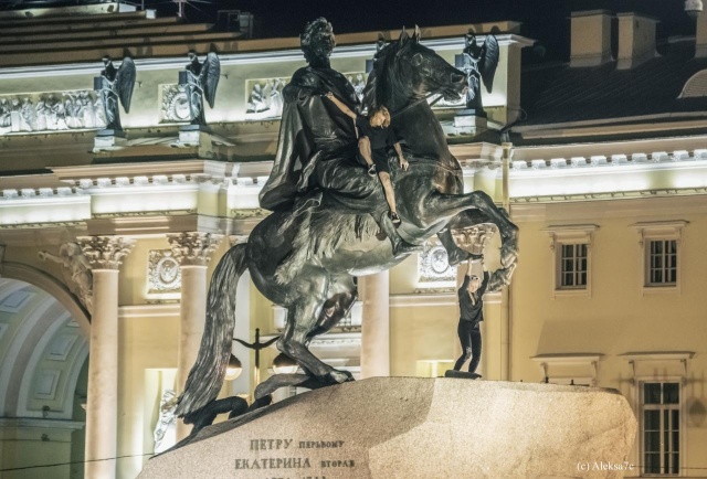 Вандалы хотели разжечь мангал на памятнике Петру I в Санкт-Петербурге