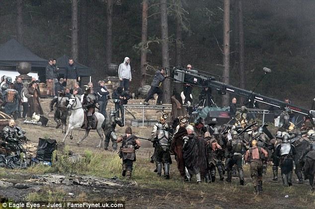 Фотографии со съемок фильма Тор 2 (19 фото)