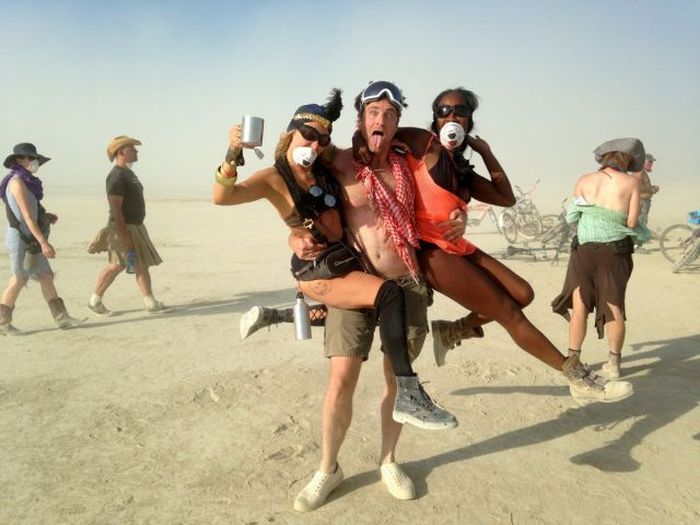 Люди и их костюмы на фестивале Burning Man 201