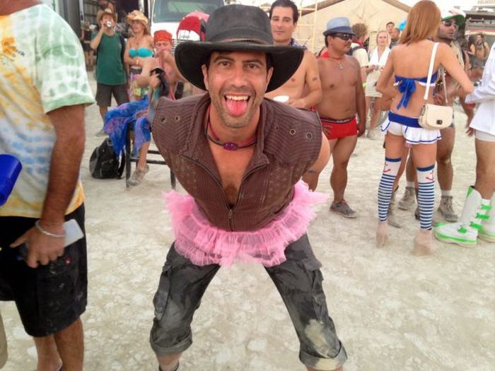 Люди и их костюмы на фестивале Burning Man 201