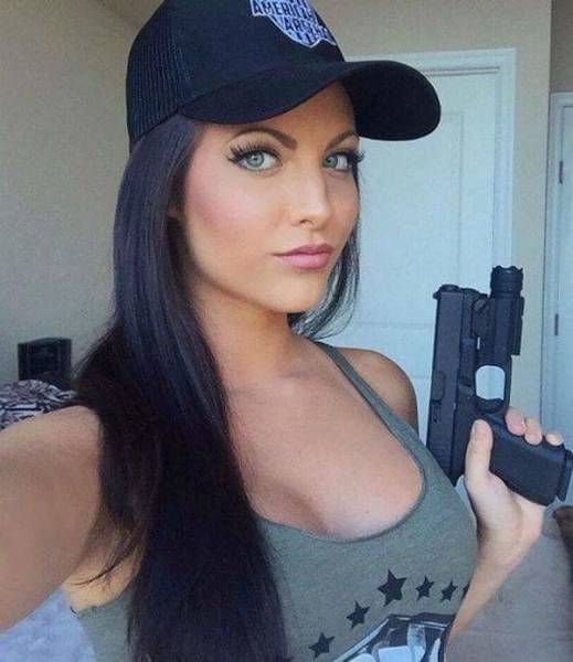 Девушки с оружием