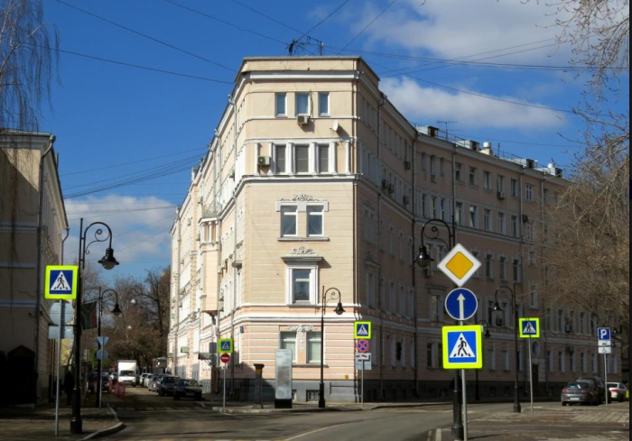 История московских «домов-утюгов» История московских «домов-утюгов»