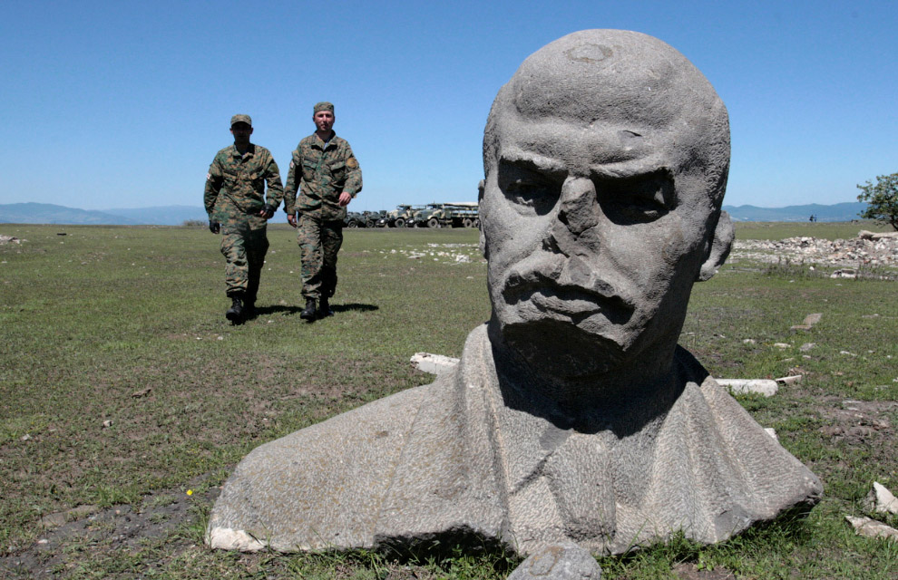 Ленины по всему миру Ленины по всему миру