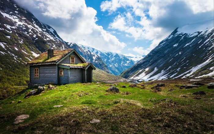 Лучшее место для уединения - домик в горах (16 фото)