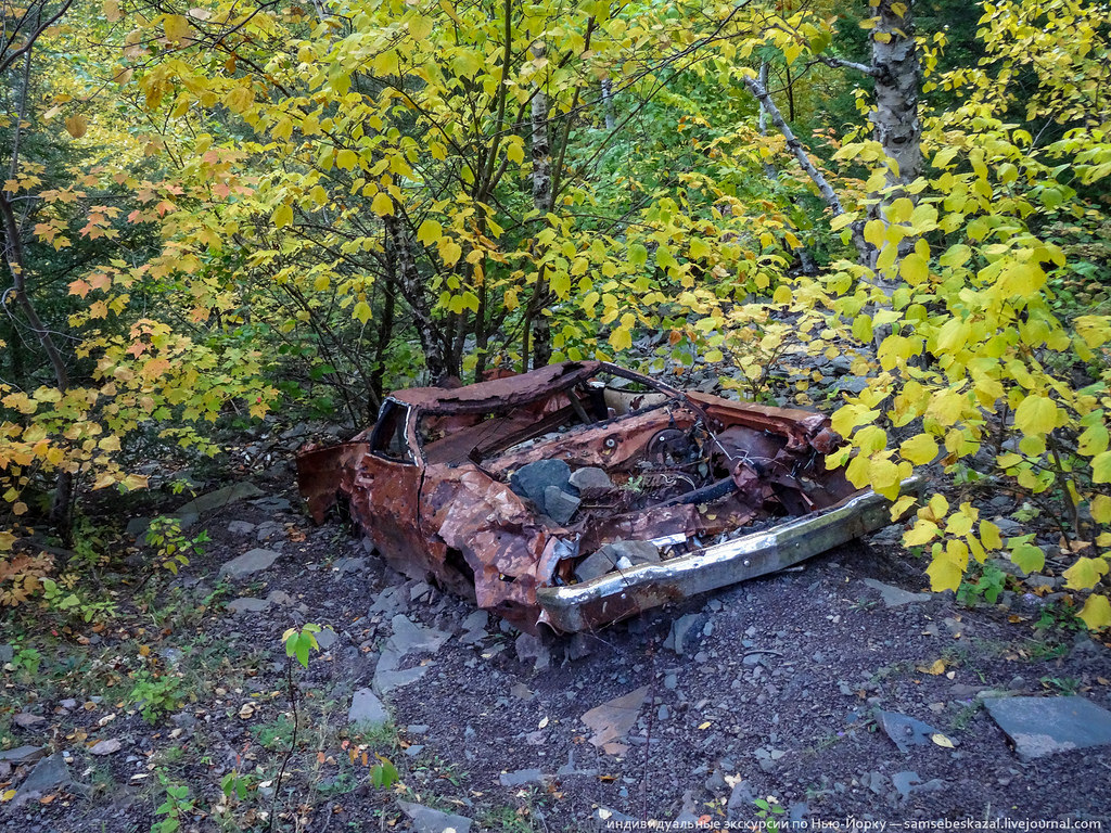 Старые автомобили на улицах Нью-Йорка