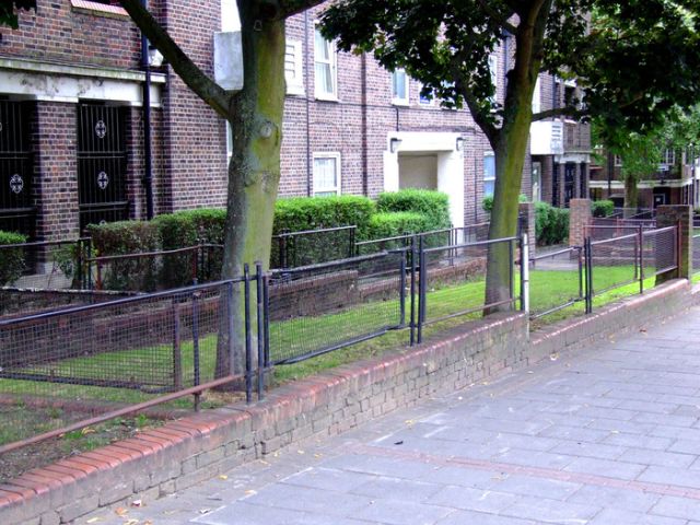 Лондонские ограждения из носилок