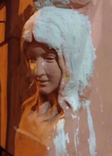 В Санкт-Петербурге неизвестные самовольно «отреставрировали» барельеф дома Николаевых