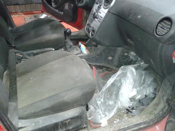 Автомобиль, который не мыли шесть лет пахнет рыбой и общественным туалетом