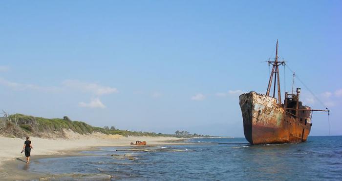 Красивые фотографии умирающих останков кораблей
