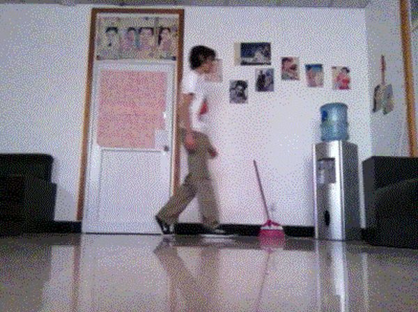 Как научиться лунной походке  (8 фото)