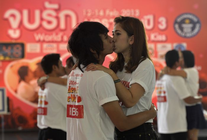 Самый длинный поцелуй в мире (10 фото) Самый длинный поцелуй в мире (10 фото)