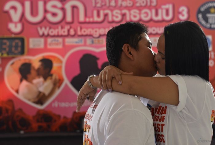 Самый длинный поцелуй в мире (10 фото) Самый длинный поцелуй в мире (10 фото)