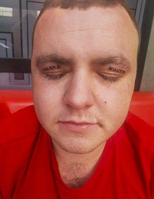 Паренек вернулся с мальчишника кузена с татуировкой на веках