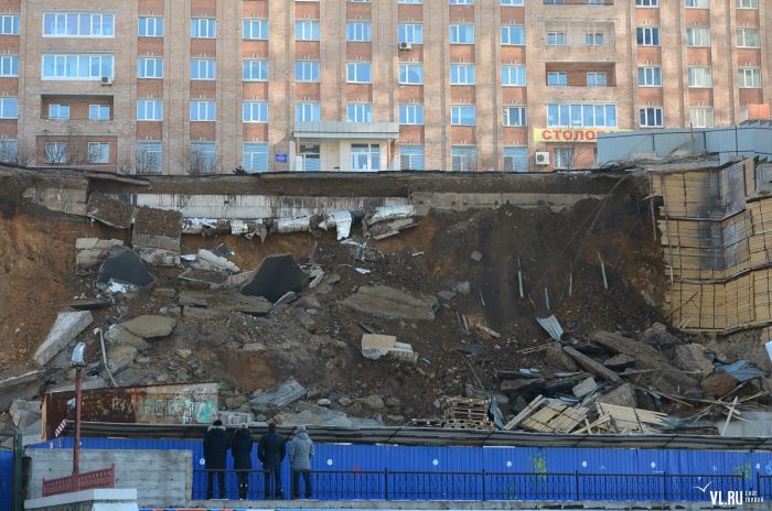 Обрушение дороги на Станюковича из-за строительных работ