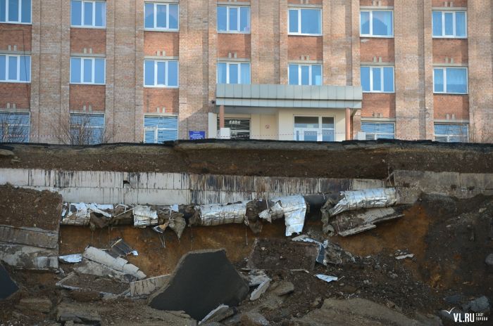 Обрушение дороги на Станюковича из-за строительных работ