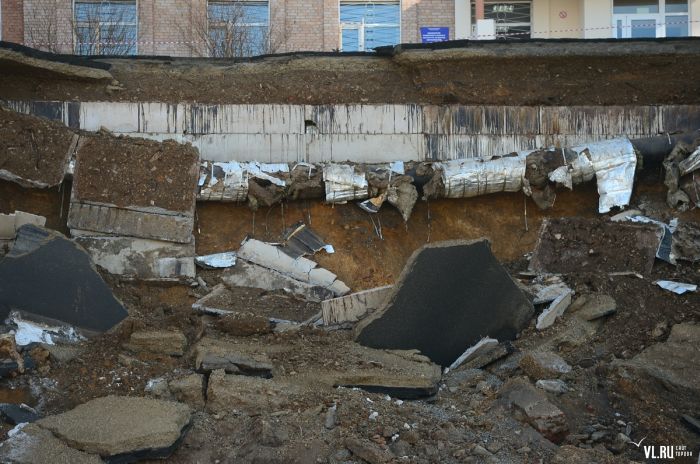 Обрушение дороги на Станюковича из-за строительных работ