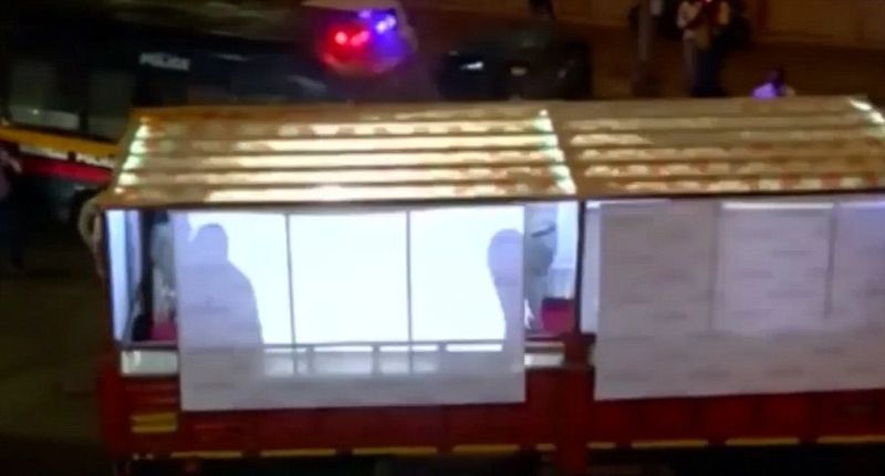 Для транспортировки дамочки весом в полтонны пришлось сломать стену