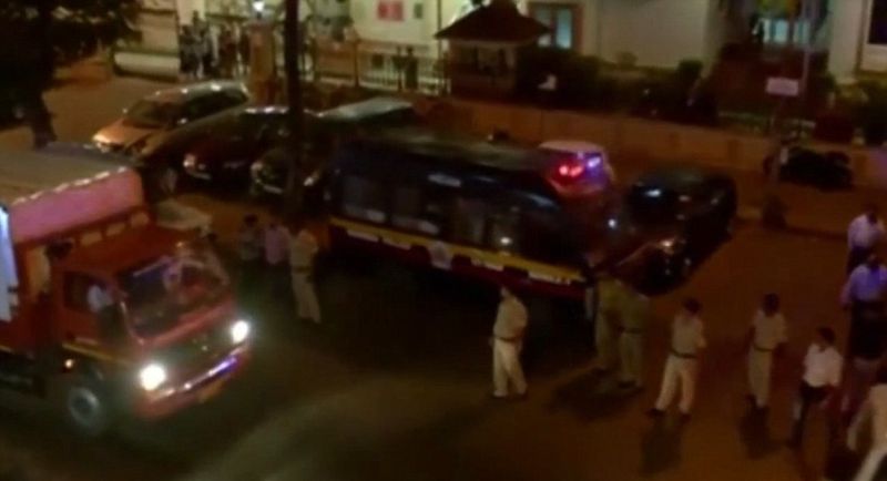 Для транспортировки дамочки весом в полтонны пришлось сломать стену
