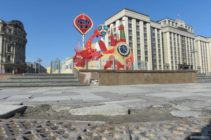 На Манежной площади с приходом весны «вздулась» дорожная плитка