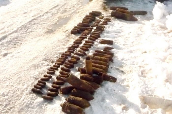 В Курганской области в багажнике легкового автомобиля сотрудники ДПС обнаружили артиллерийские снаряды