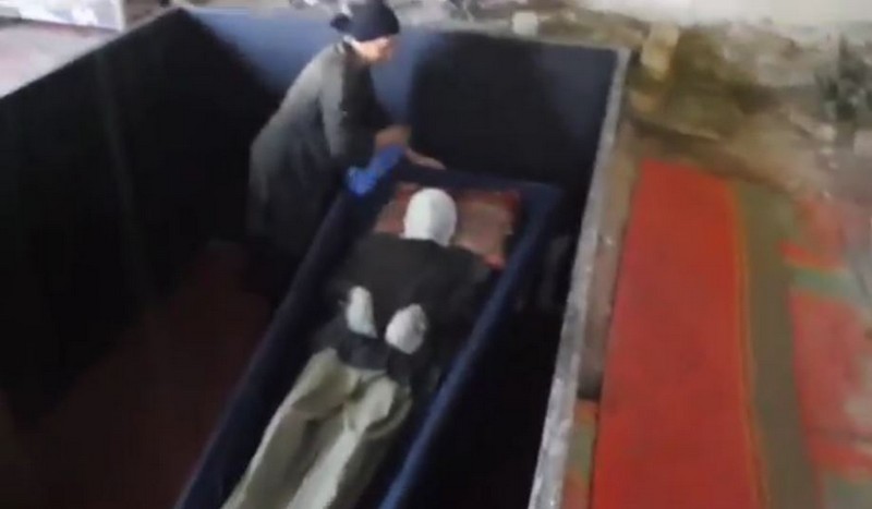 22 года женщина держит в подвале труп своего сына и спускается к нему каждый день