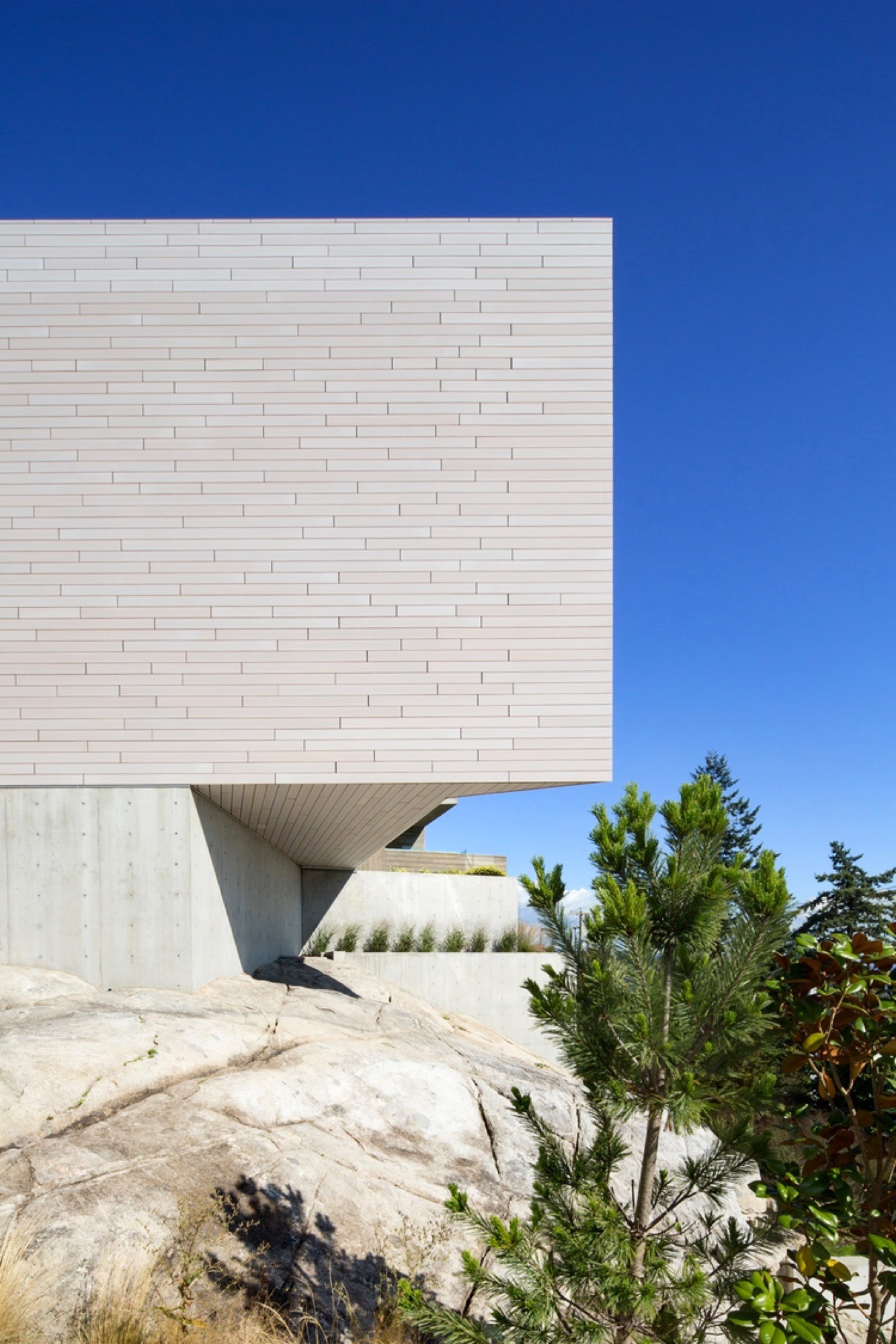 Архитектура и интерьер дома на берегу океана в Западном Ванкувере