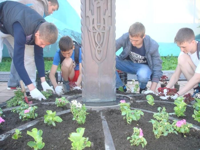 Школьники из Верхней Пышмы реставрируют заброшенные памятники героям ВОВ