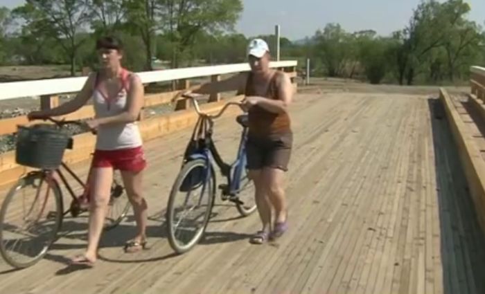 В Приморском крае люди не могут пользоваться новым мостом