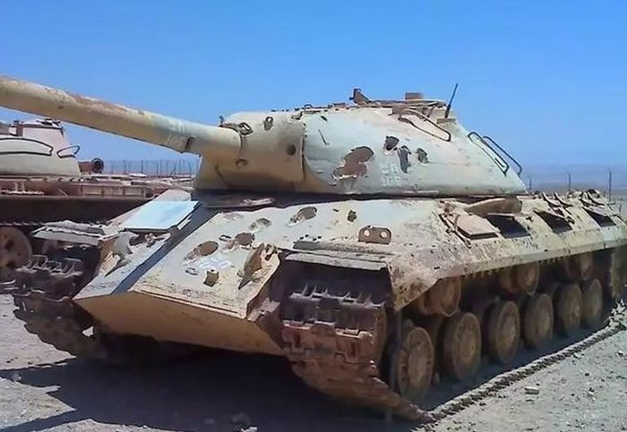 Танк ИС-3 со следами 105-миллиметровых снарядов