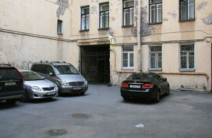 Так могли бы выглядеть питерские дворы-колодцы без машин