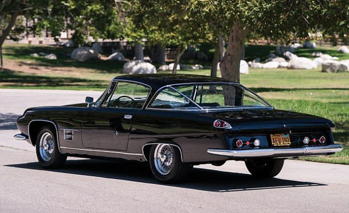 Винтажный итальянский автомобиль Carrozzeria Ghia продадут за 390 000 долларов
