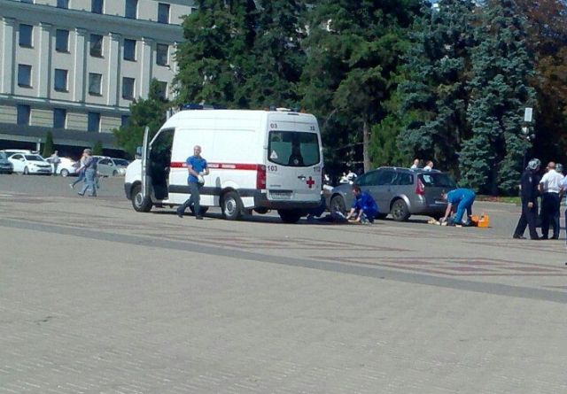 В центре Белгорода мужчина выгрузил труп и попытался застрелиться