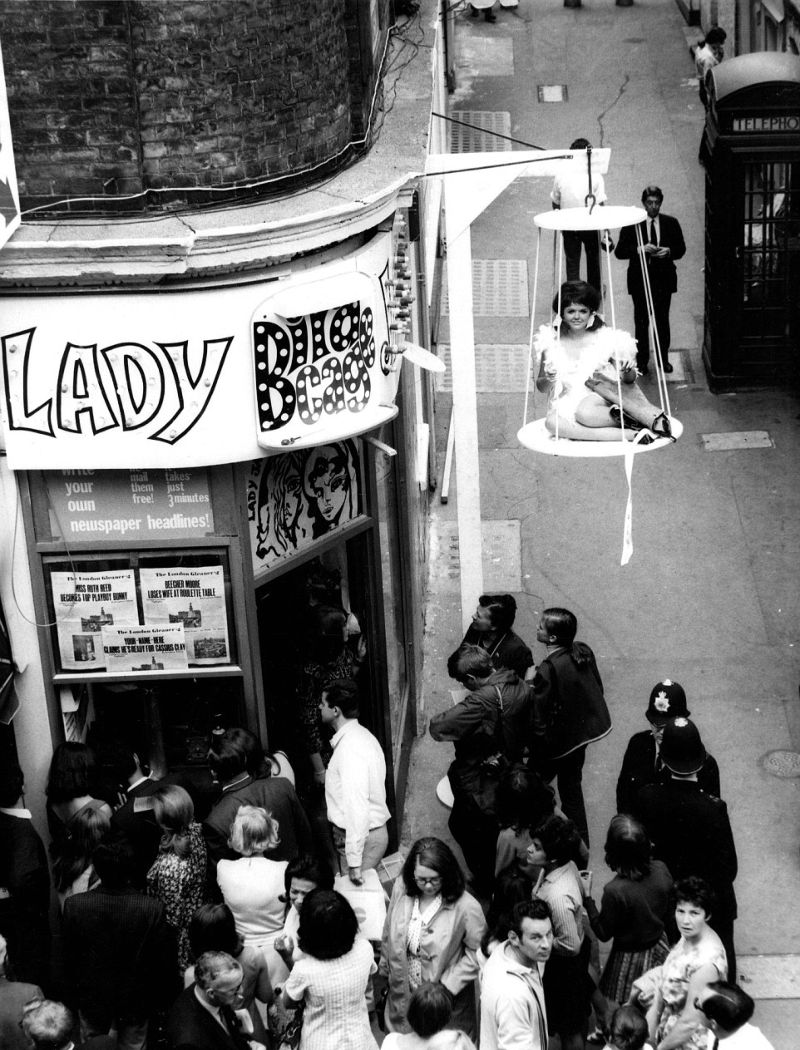 Свингующий Лондон 60-х с гологрудыми модницами