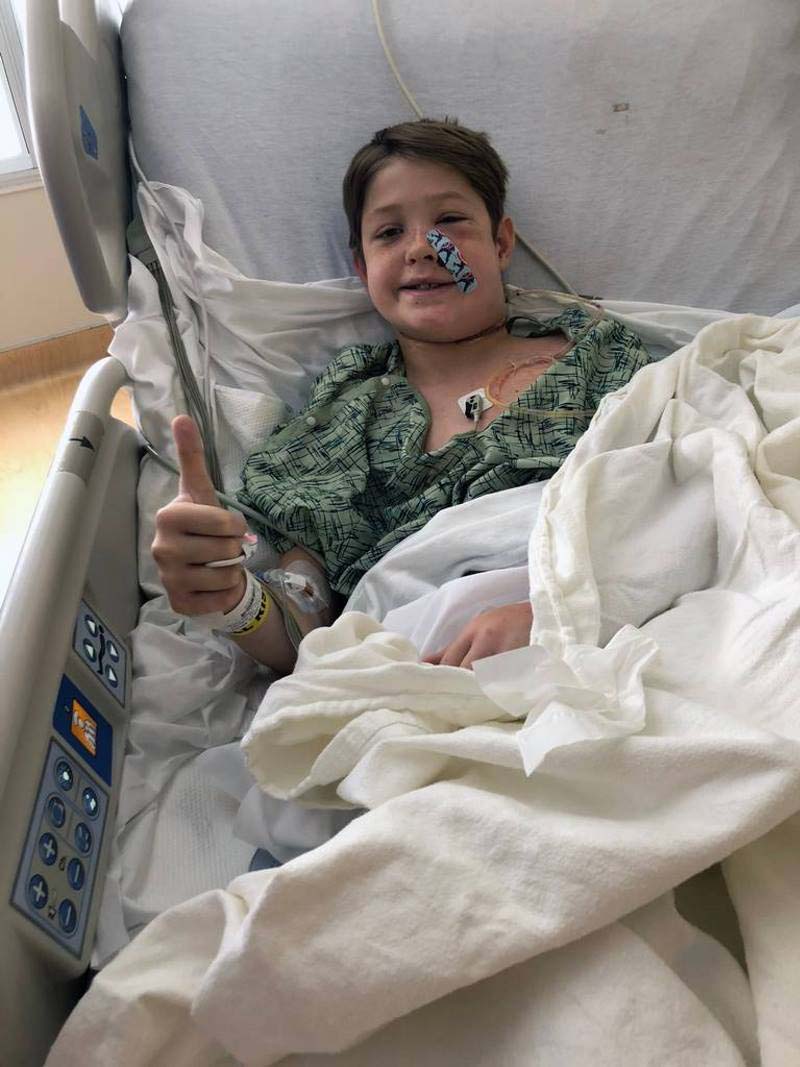 Мальчик проткнул голову шампуром и выжил Мальчик проткнул голову шампуром и выжил